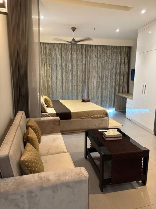Countryside Luxury Suites - Supernova Noida 新德里 外观 照片