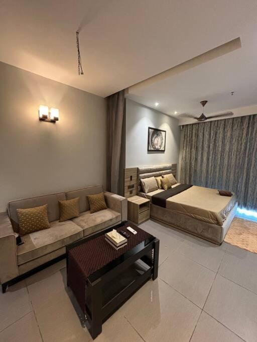 Countryside Luxury Suites - Supernova Noida 新德里 外观 照片
