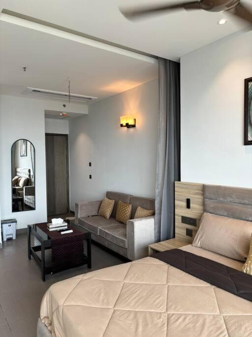 Countryside Luxury Suites - Supernova Noida 新德里 外观 照片