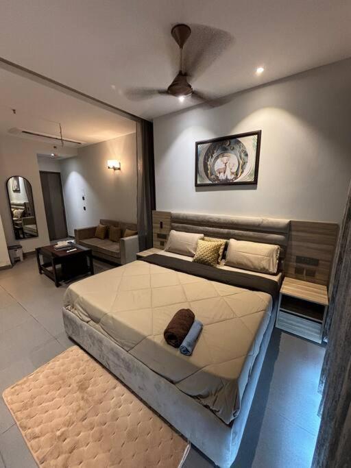 Countryside Luxury Suites - Supernova Noida 新德里 外观 照片