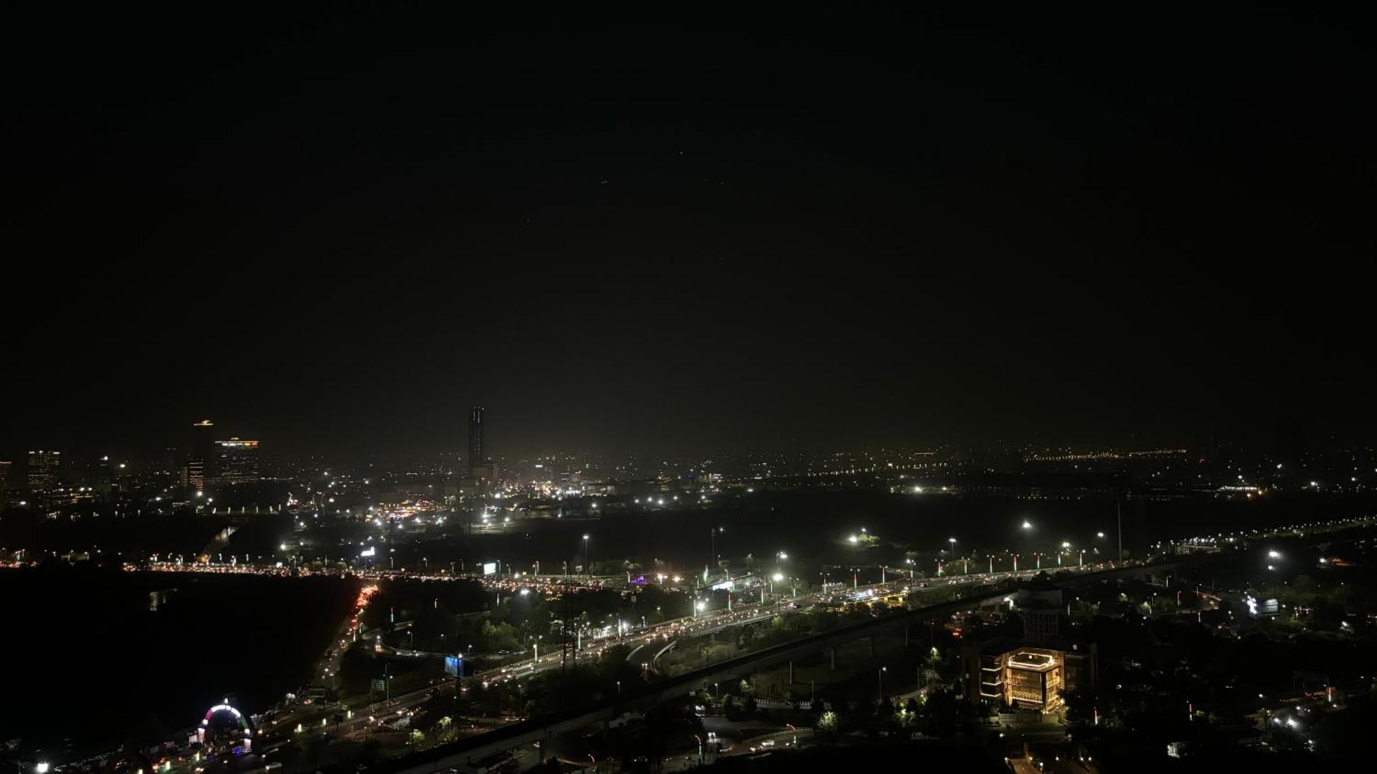 Countryside Luxury Suites - Supernova Noida 新德里 外观 照片
