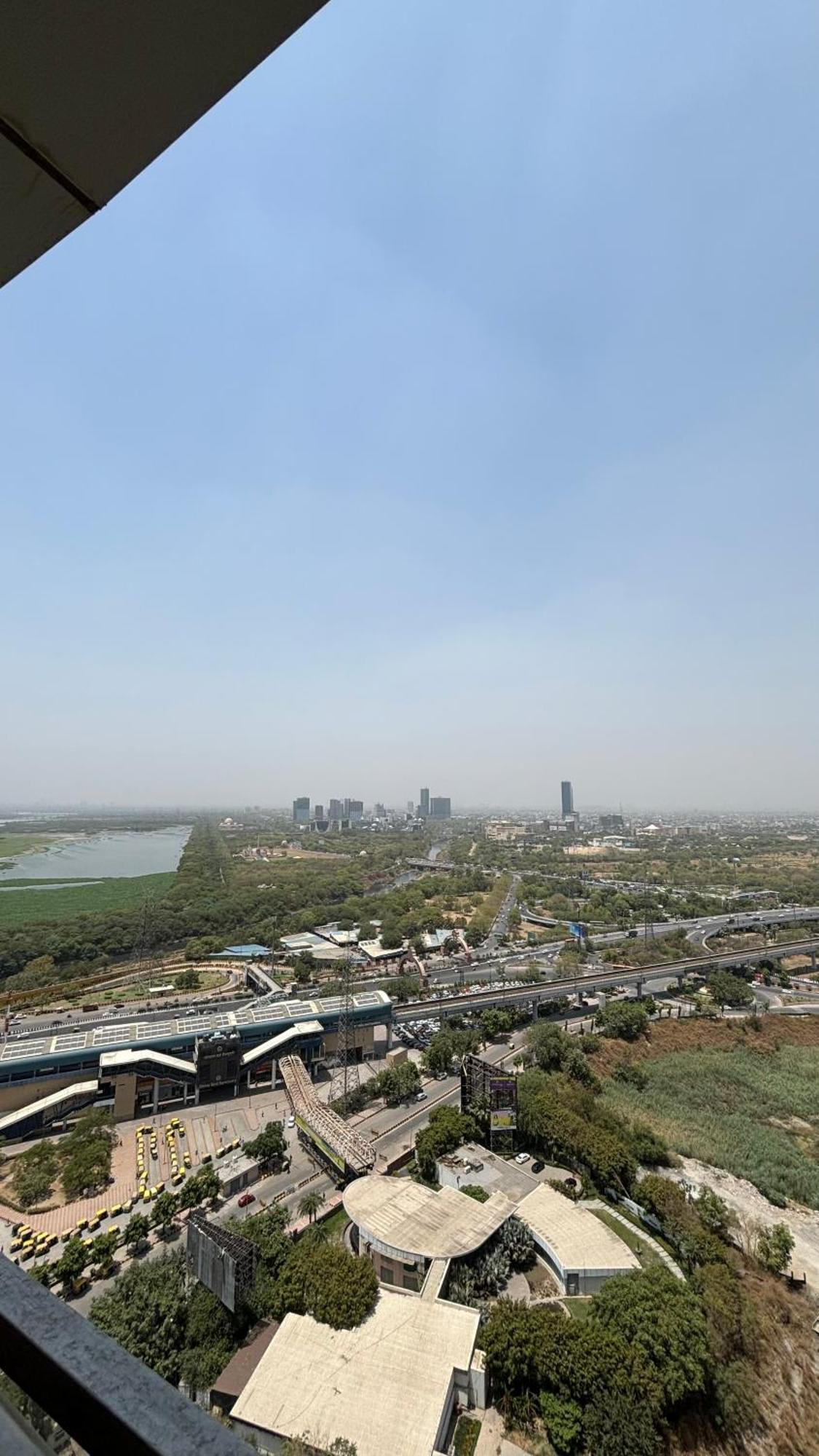 Countryside Luxury Suites - Supernova Noida 新德里 外观 照片