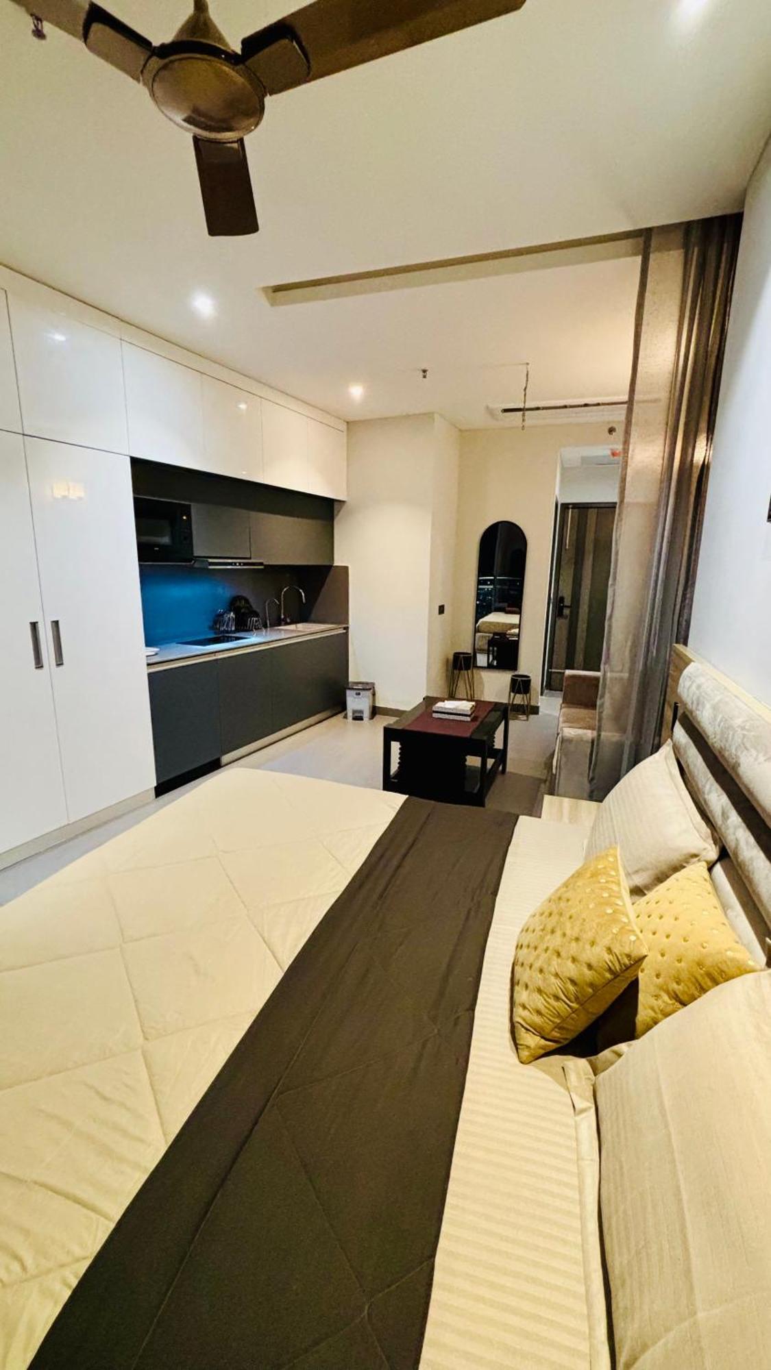 Countryside Luxury Suites - Supernova Noida 新德里 外观 照片
